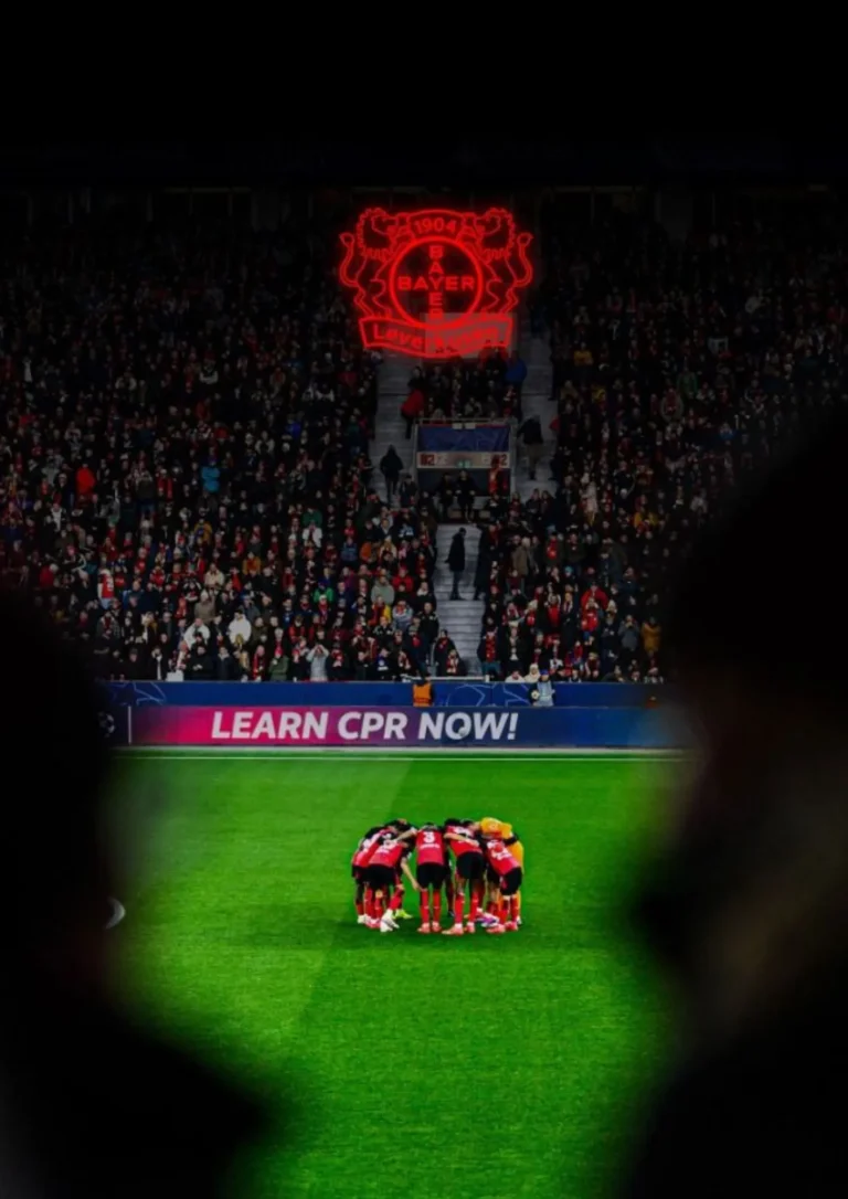 Noir blanc minimaliste élégant exposition photo flyer (10) (1)